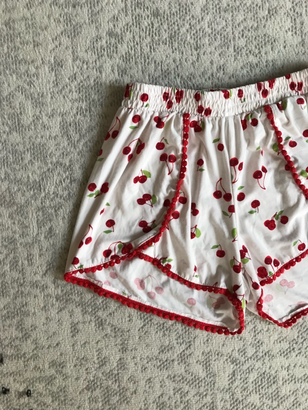 Rue21 White Cherry Print Women's mini dolphin Shorts with crochet Red Trim S - Picture 4 of 15